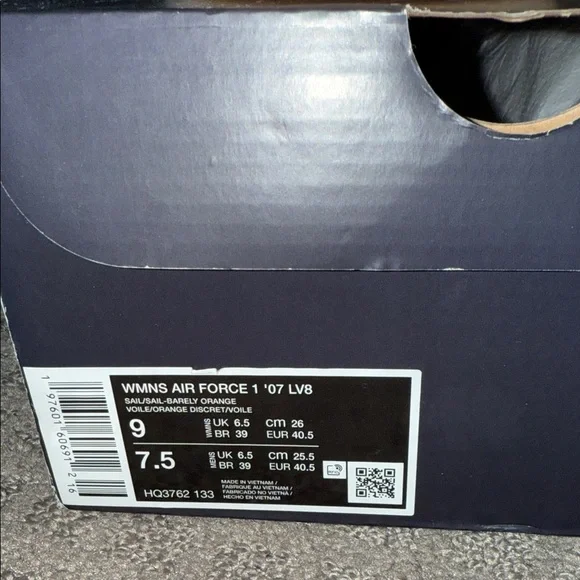 Nike WMNS Air Force 1 sneakers in Satin Color Sail-Barely Orange RARE Size 9! - Picture 5 of 16